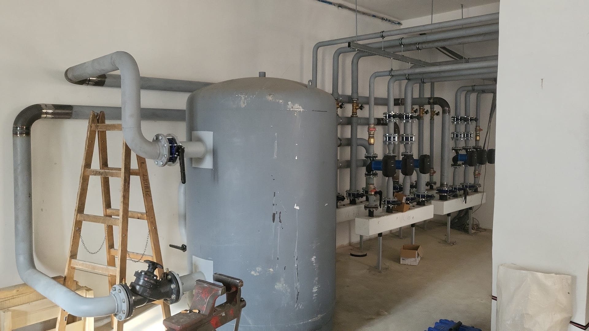Akumulacijski spremnik i razdjelnici grijanja